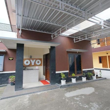 Oyo 347 Bayang Brothers Guest House Maguwo Kültér fotó