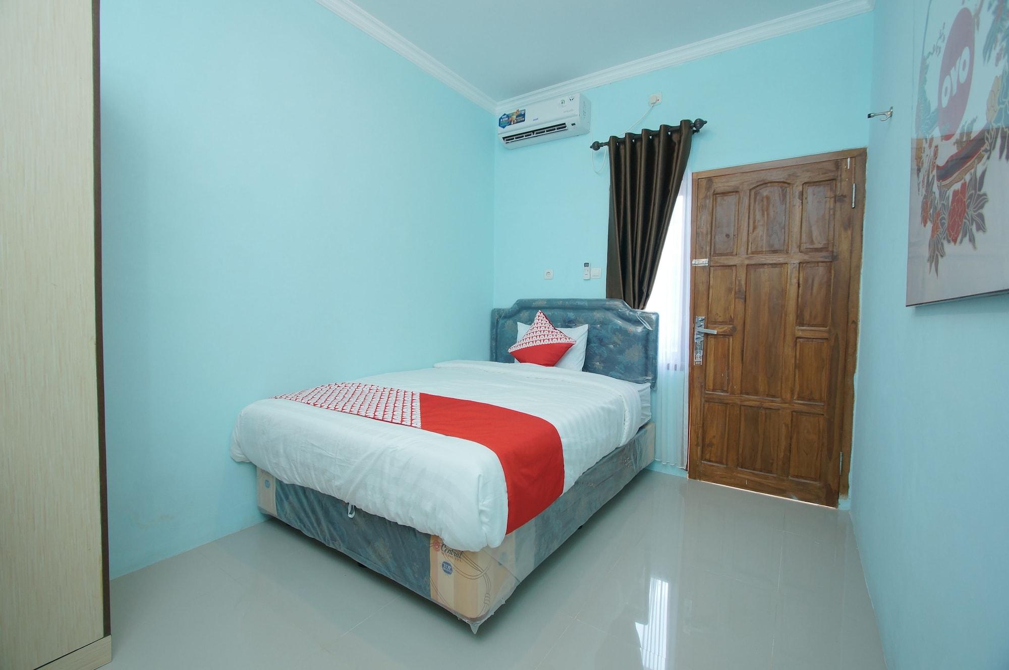 Oyo 347 Bayang Brothers Guest House Maguwo Kültér fotó