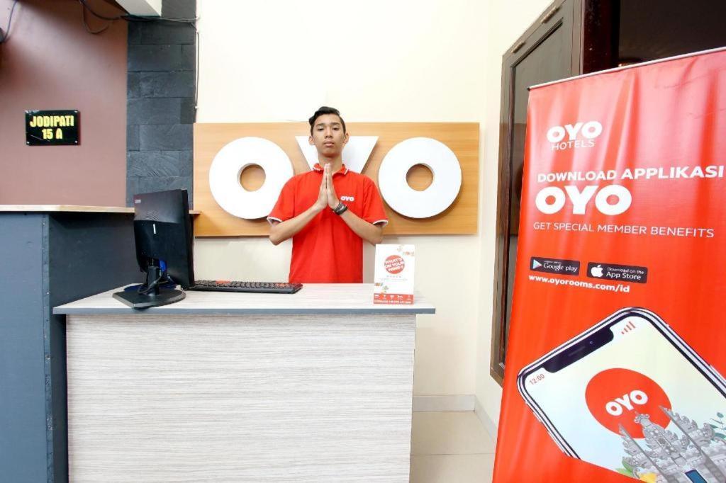 Oyo 347 Bayang Brothers Guest House Maguwo Kültér fotó