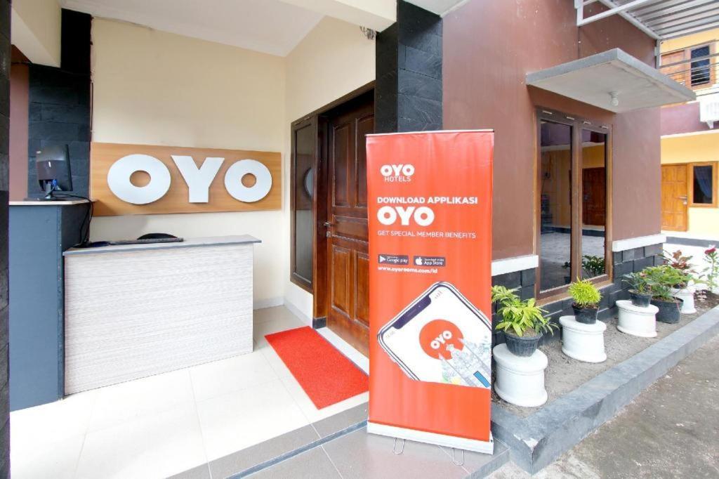 Oyo 347 Bayang Brothers Guest House Maguwo Kültér fotó