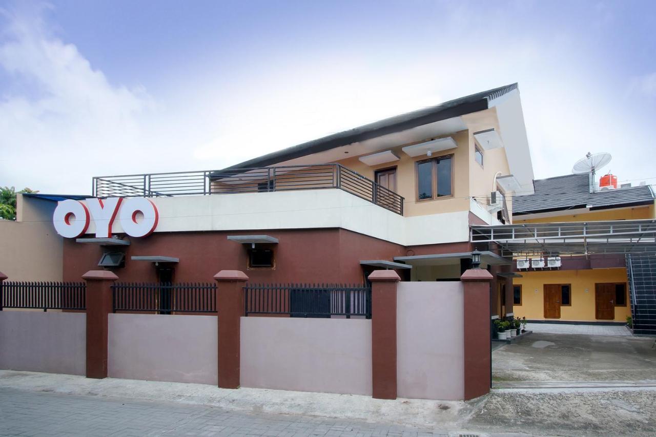 Oyo 347 Bayang Brothers Guest House Maguwo Kültér fotó