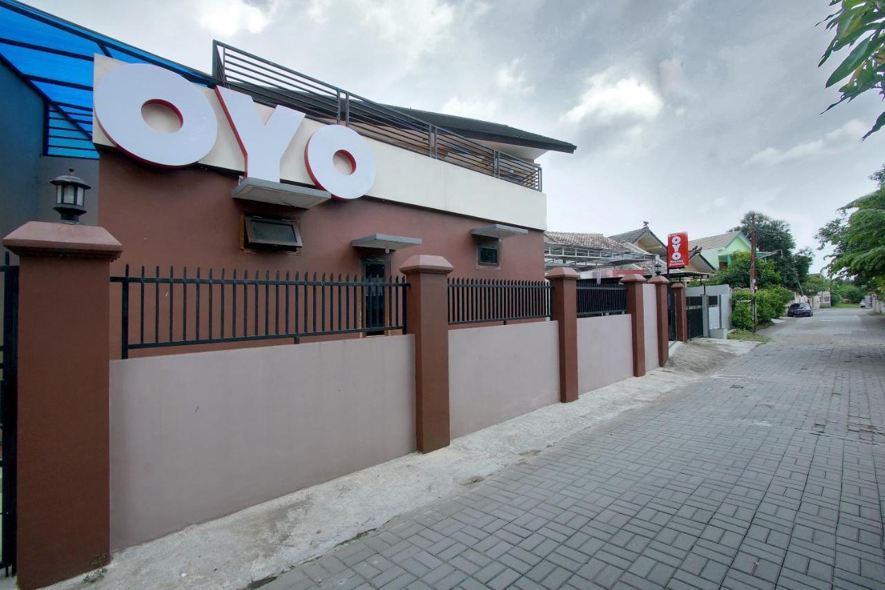 Oyo 347 Bayang Brothers Guest House Maguwo Kültér fotó
