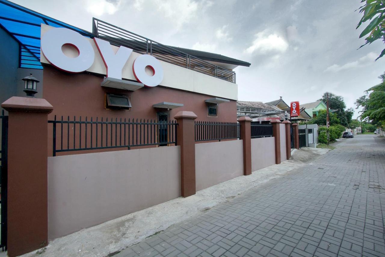 Oyo 347 Bayang Brothers Guest House Yogyakarta Kültér fotó