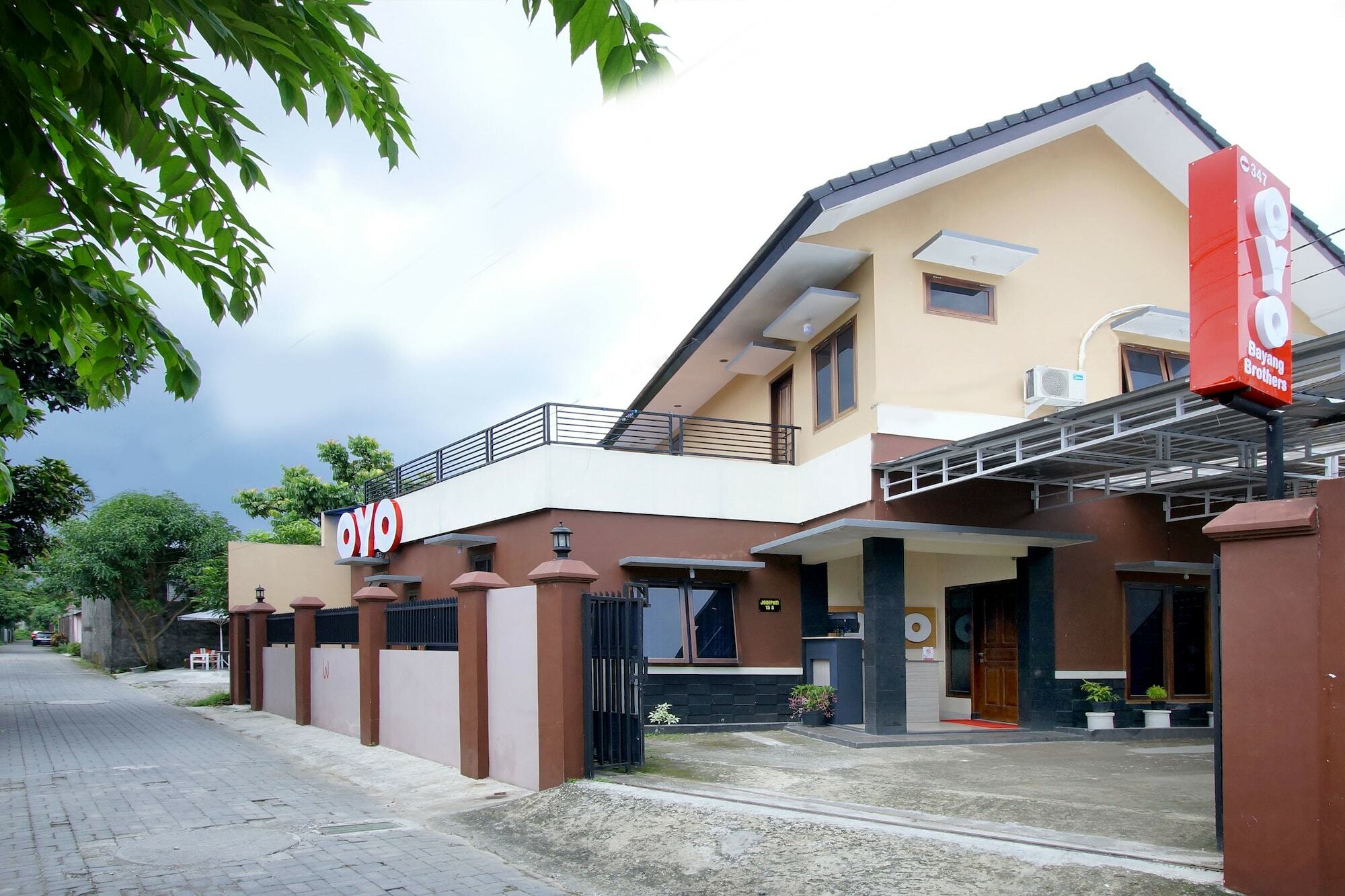 Oyo 347 Bayang Brothers Guest House Maguwo Kültér fotó